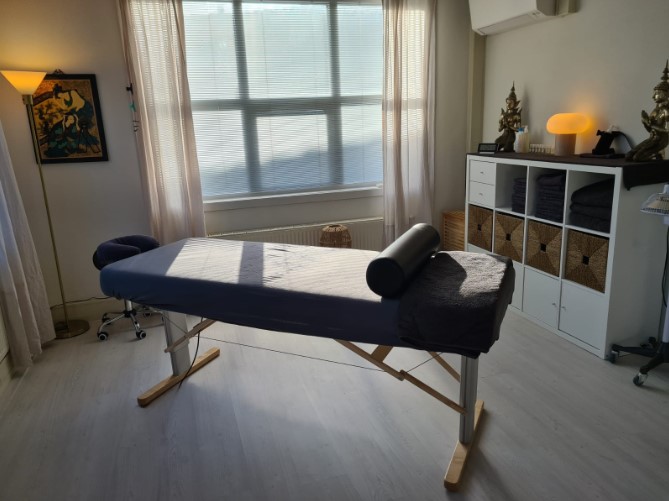 Behandeltafel in behhandelruimte nummer 1, acupunctuurpraktijk DoubleBalanced Achterbaan 81, Huizen.